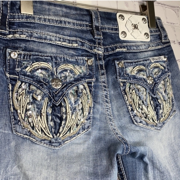 Miss Me Mid Rise Easy Crop Denim Bling Embellished Jeans Size 27 - Picture 9 of 15